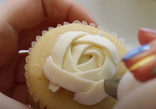 Pipe buttercream so its laying flat over each petal