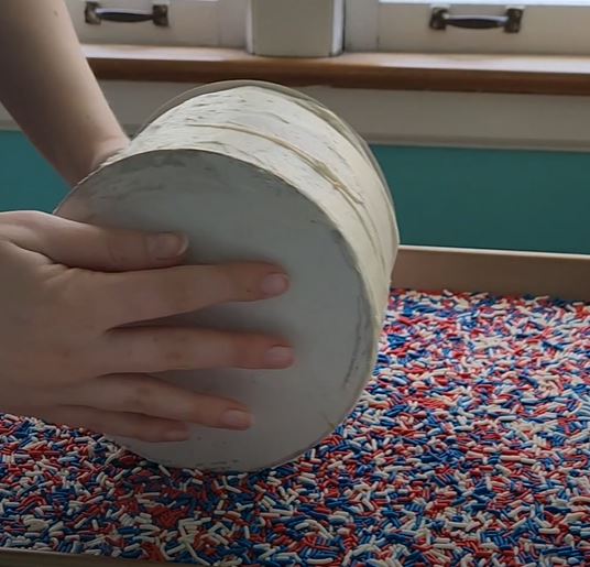 how to put sprinkles on the side of a round cake