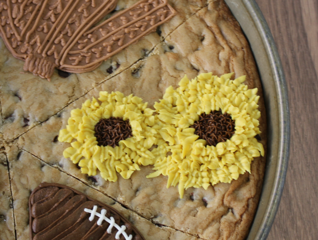 cookie cake american buttercream