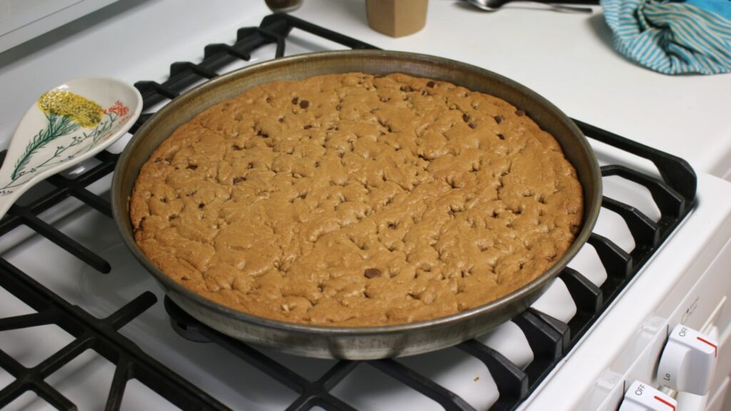 easy chewy chocolate chip cookie cake