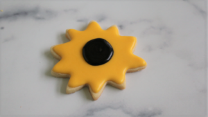 simple sunflower sugar cookie