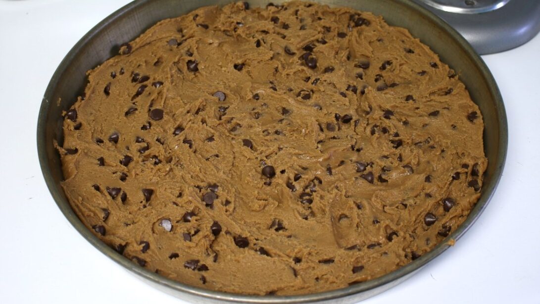 the best chewy chocolate chip cookie cake