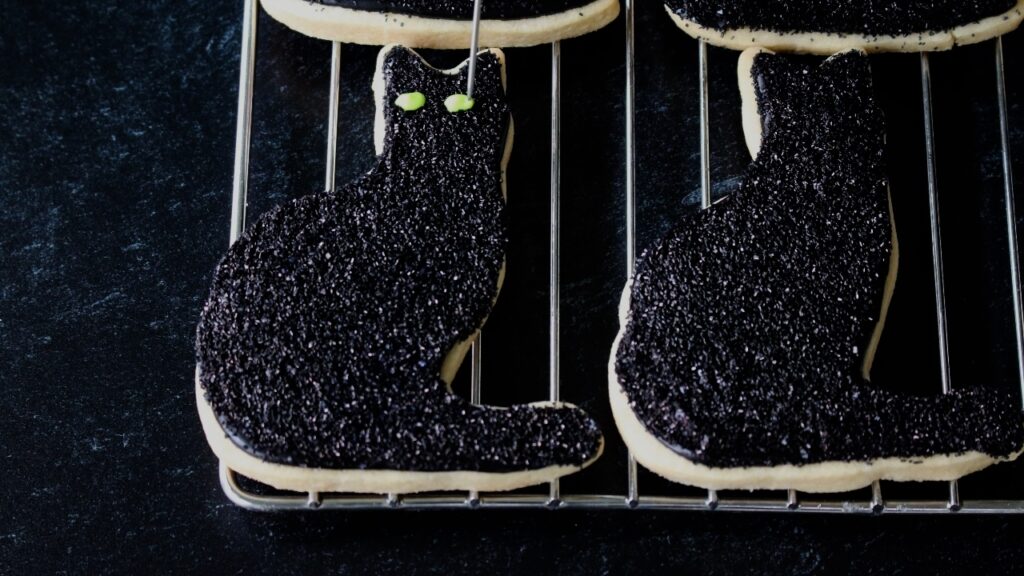 Black cat cookies