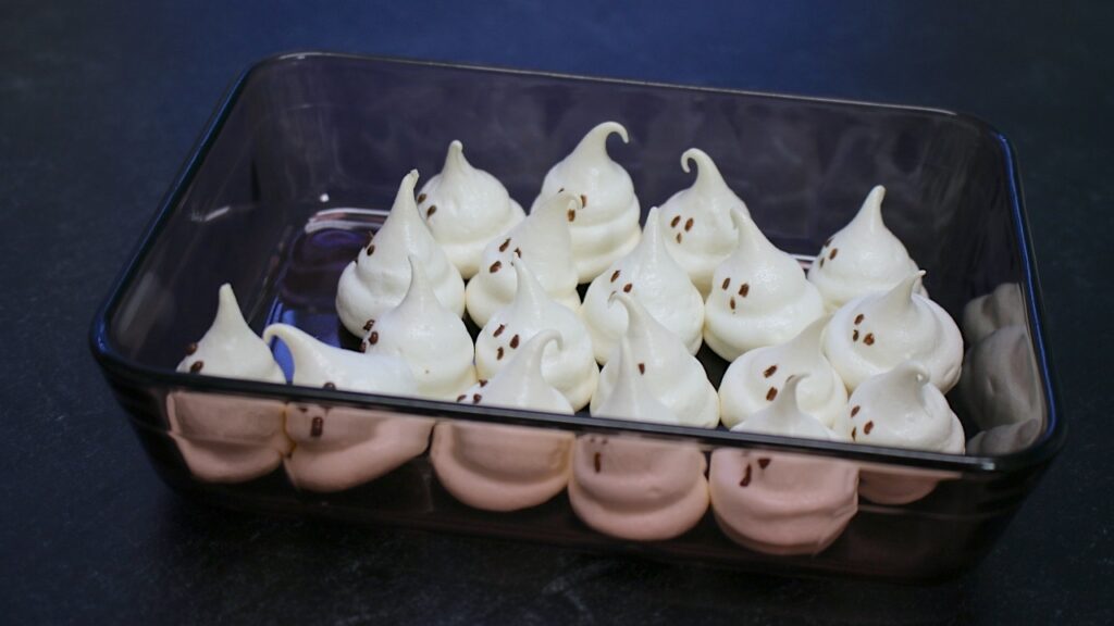 ghost meringues cookies