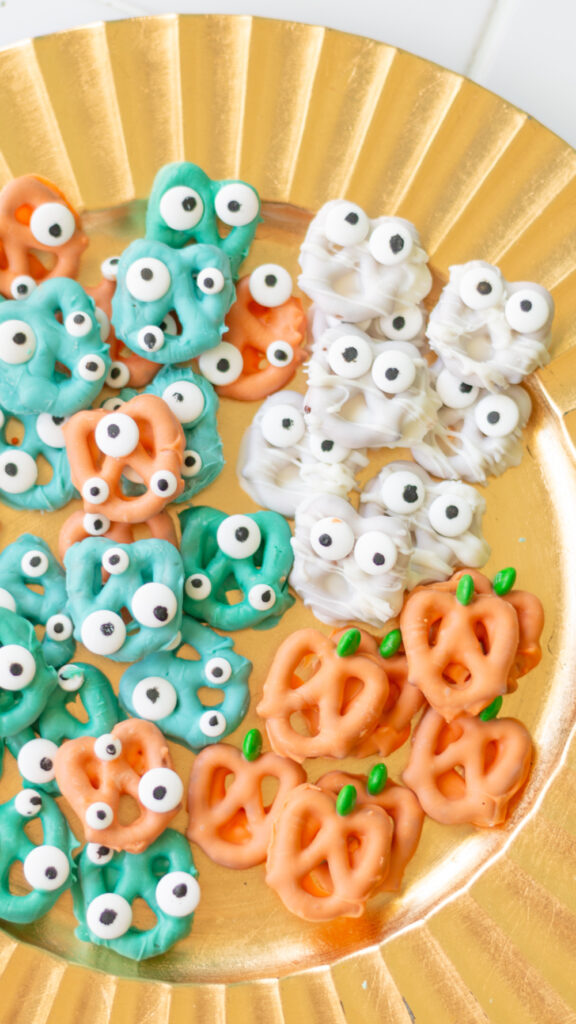 halloween ghost pretzels