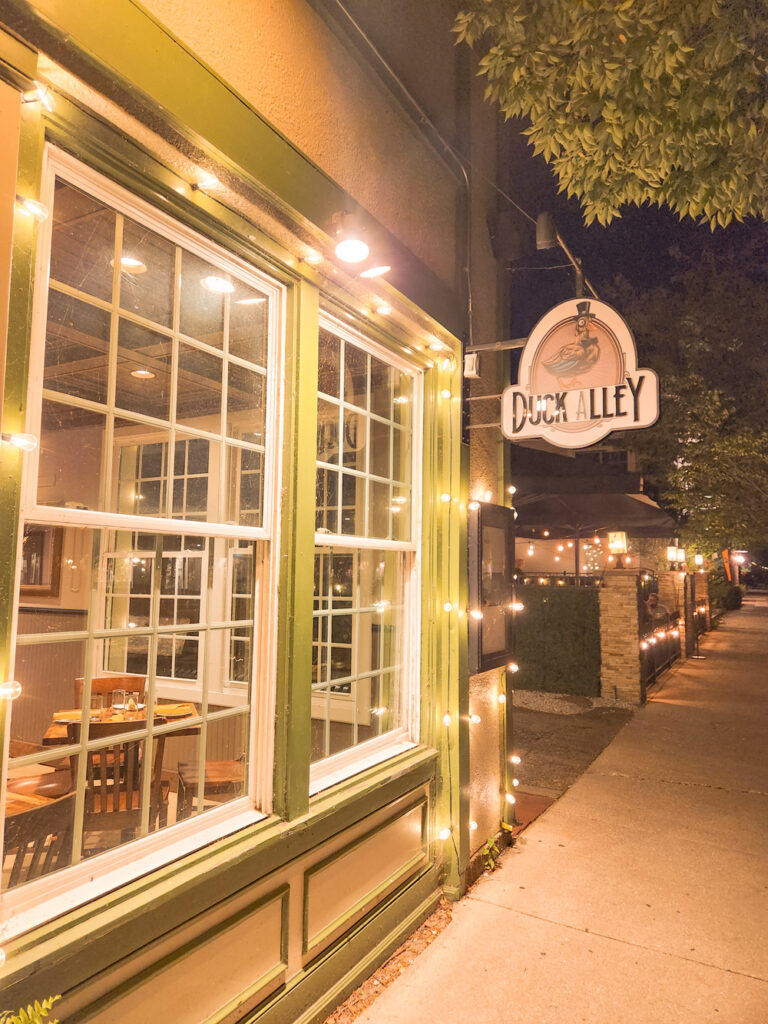 saugatuck places to eat