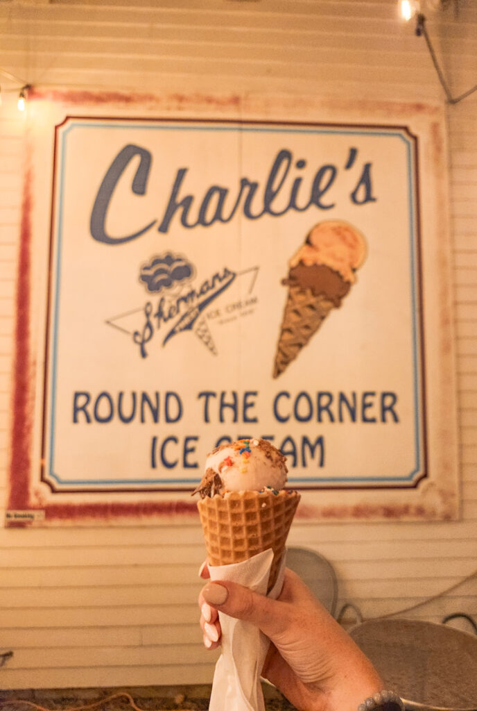 saugatuck places to eat