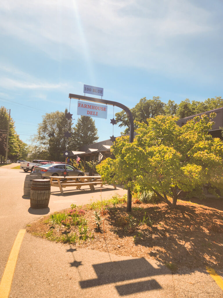 where to eat in saugatuck