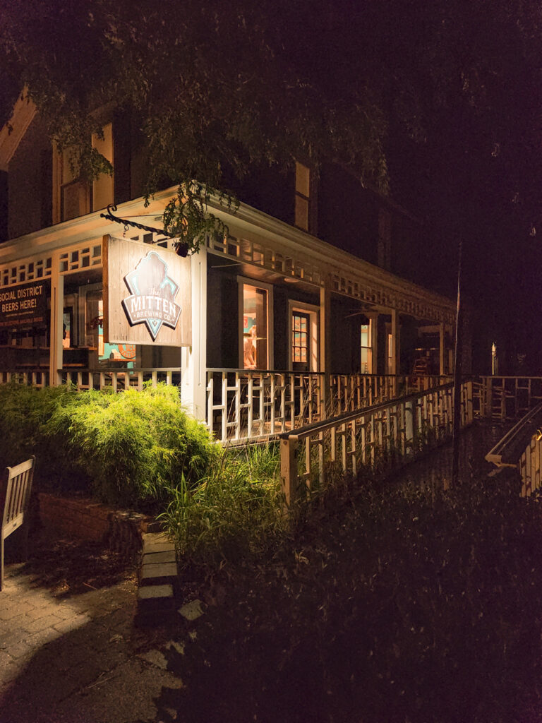 saugatuck places to eat