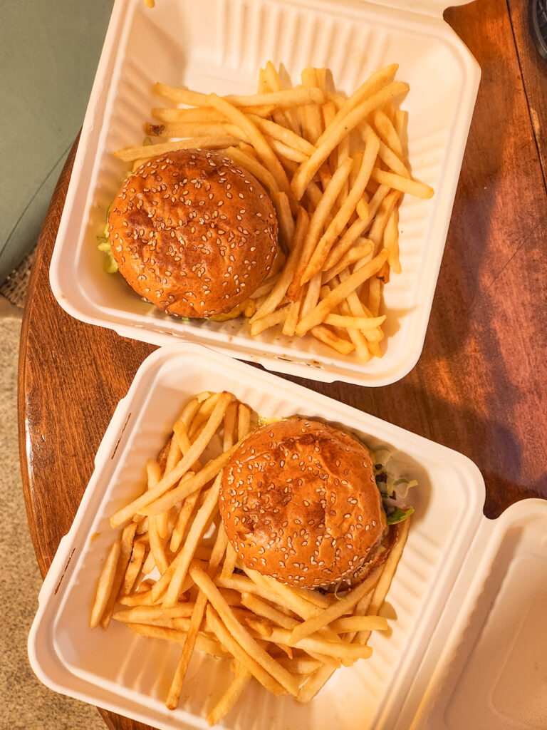 where to eat in saugatuck