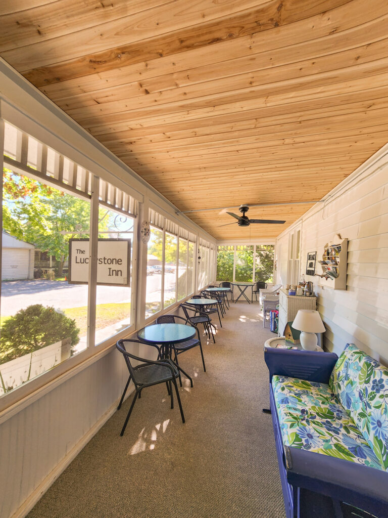 where to stay in saugatuck mi