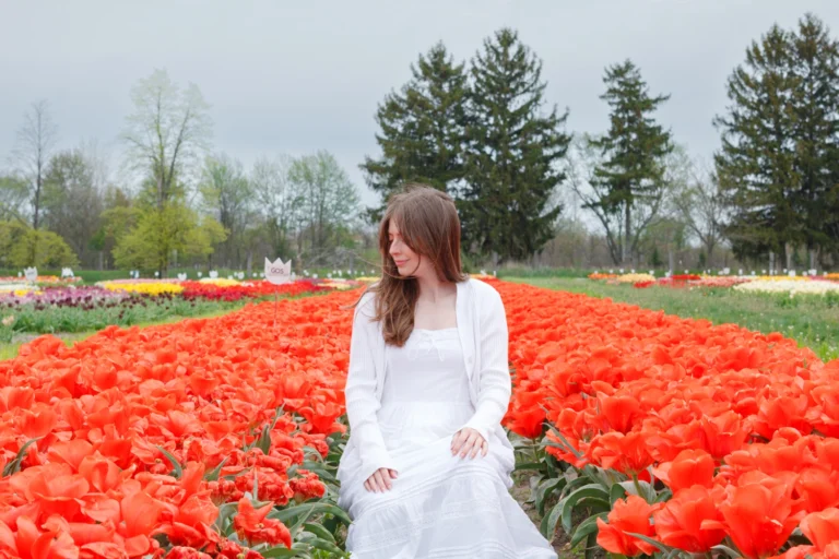 Flower Photoshoot Ideas (tulips, sunflowers, lavender fields, spring photoshoot, and more)