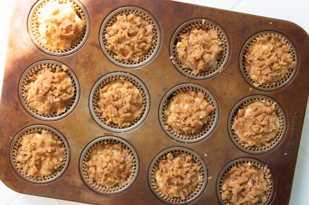 peach streusel muffins